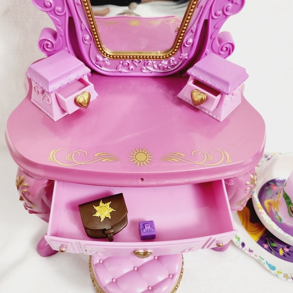 DISNEY princess Rapunzel bundle of doll with vanity and stool, brushes,plate,cup - Picture 9 of 11